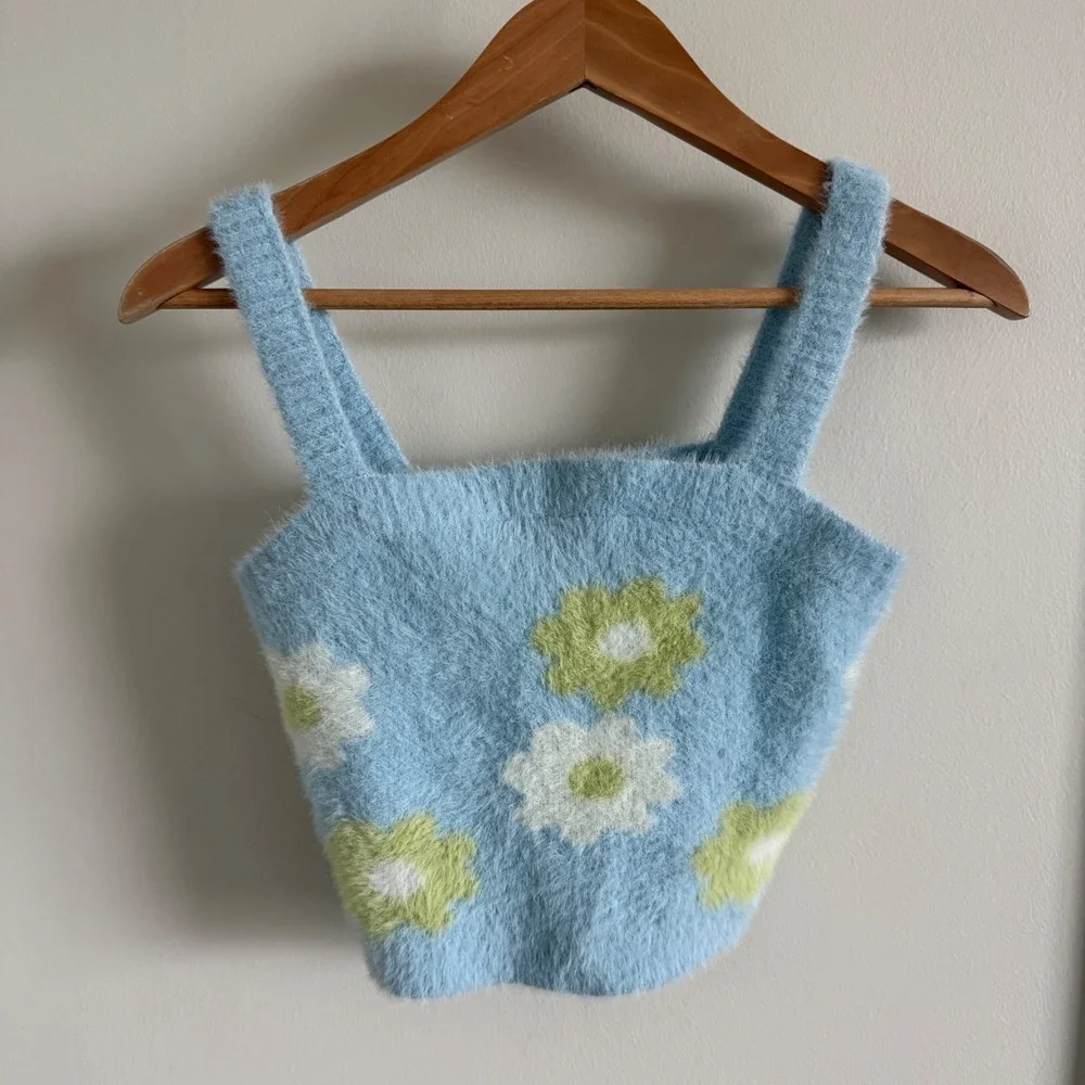 Kendall & Kylie Blue Fuzzy Floral Knit Crop‎ Top Camisole Small Baby Blue Floral